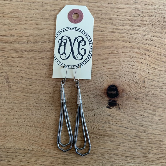 Silver Dangle Loop Pierced‎ Earrings Women’s NWT - Picture 1 of 2